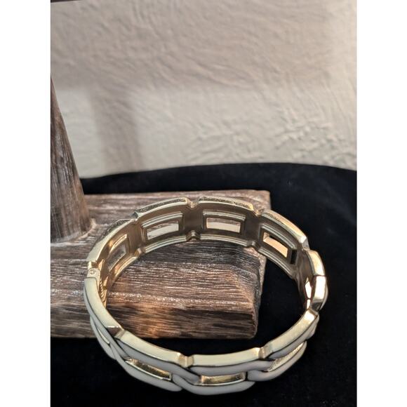 Four Bracelet Lot of Cream Enamel Chain Link Hinged Bangle, Green Stone & More - Picture 3 of 7